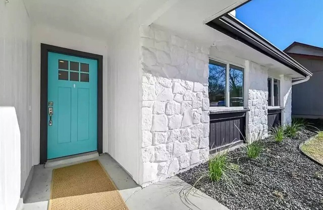 Modern Smart Home - Central & Quiet Location!