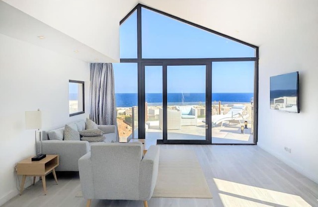 Modern Soma Bay 2BR Villa w sea views, beach & pool access