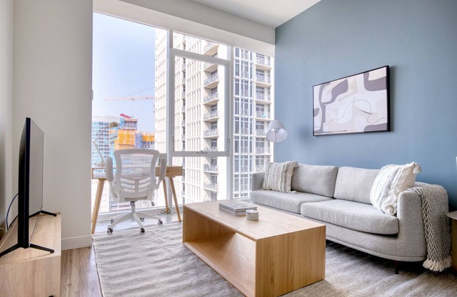 Modern South Loop 1BR w/Gym & Pool, nr Grant Park, by Blueground