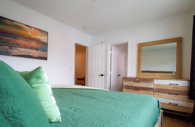 Modern+Spacious Apt w/ Parking Garage