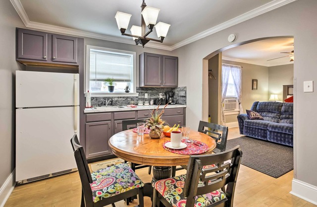 Modern Studio Apartment in Central Williamstown!