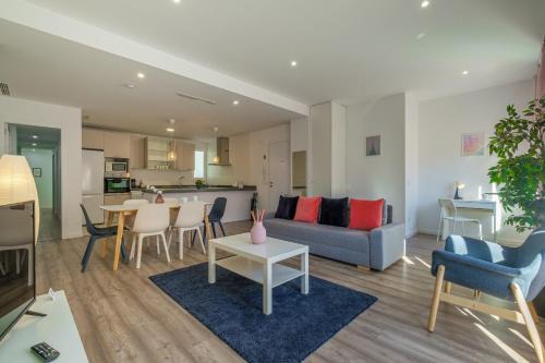 Modern, Stylish & Comfortable Apartment