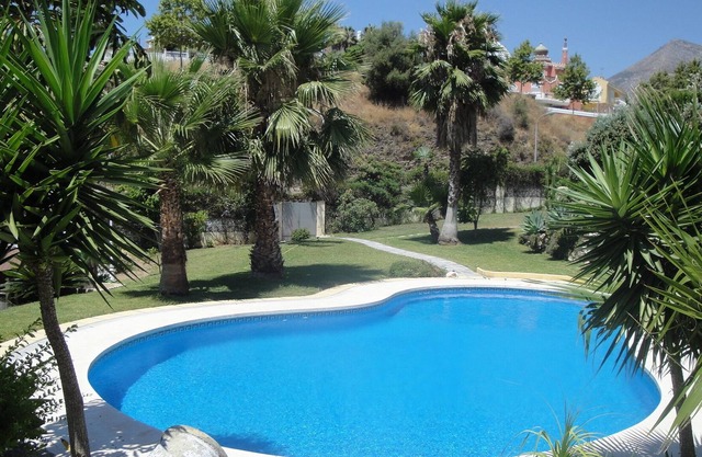 Modern terraced house 650 m from the beach. Communal swimming pool. a / c