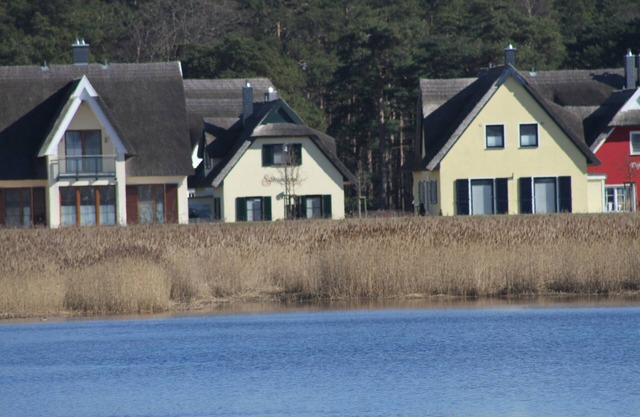 Modern Thatched Cottage on the water with water views