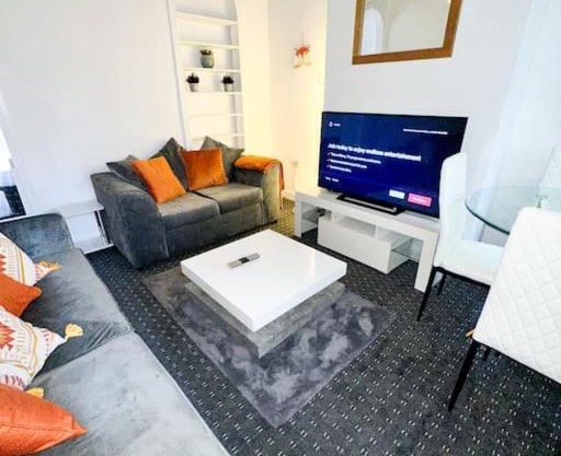 Modern Town House - Coventry