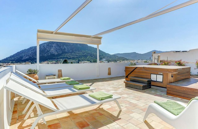 Modern townhouse with jacuzzi in Pollensa
