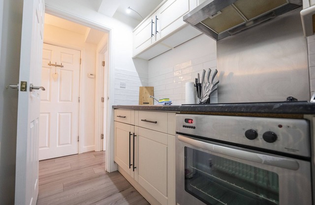 Modern Townhouse Apartment in Stratford Upon Avon With Wifi & Netflix