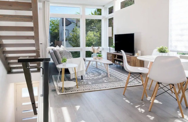 Modern Townhome with Lake/City View & Assigned Parking