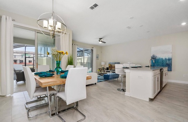 Modern Townhouse 4Bed/3Bath/Pool/5Min Disney