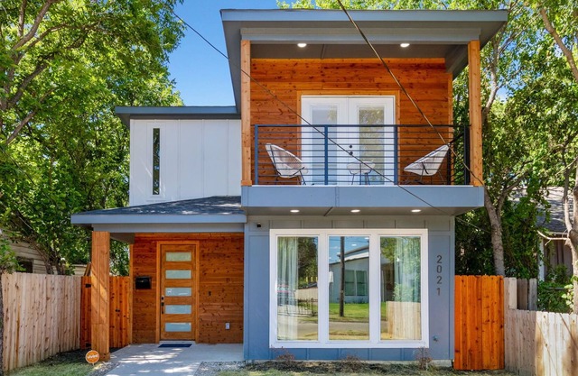 Modern Tropical 4BR 6BED Home in Dallas!