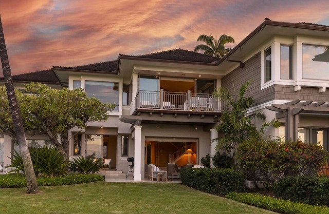 Modern Tropical Luxury, Oceanview Hualalai w/Prime Location: 130B Palm Villa