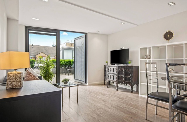 Modern Two Bed Apartment in Hoxton by MySquare