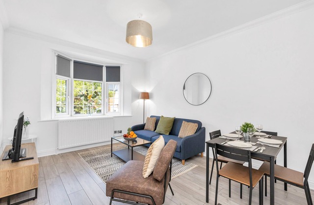 Modern Two-Bedroom Apartment with Free Parking!