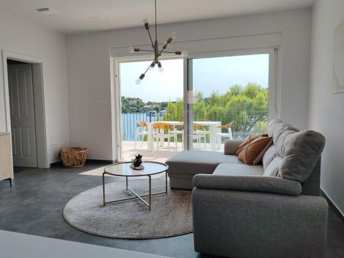 Modern two bedroom seafront oasis