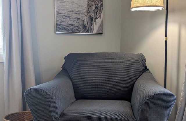 Modern Upper Level 1 BR | Fast wifi