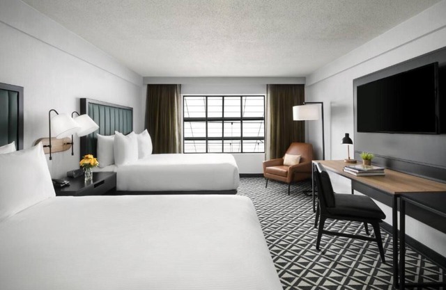 Modern Urban Retreat: Room Steps from Boston Sights! Parking Onsite!