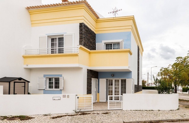 Modern villa 6 minutes from the beach by AlgarveManta (34V3)