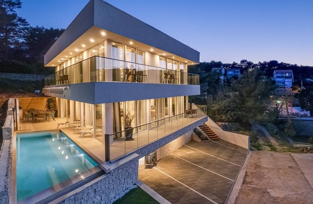Modern Villa Estate Da Noi with pool and indoor jacuzzi