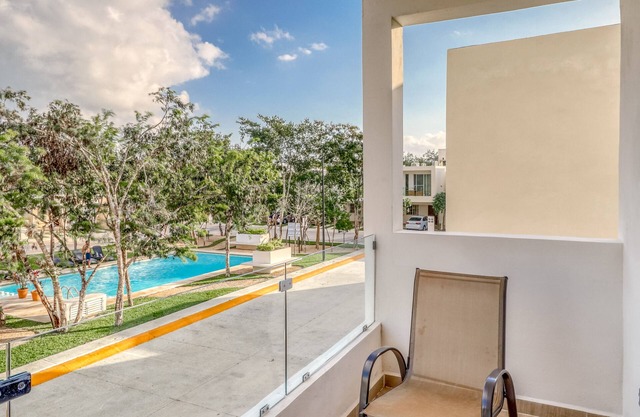 Modern villa in a quiet location with strong WiFi, AC, pool & garden