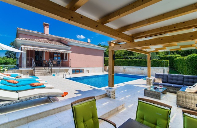 Modern Villa in Rovinj with Private Swimming Pool