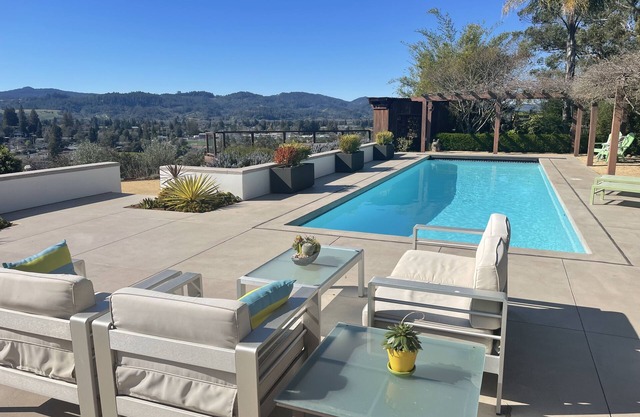 Modern Villa just minutes from Healdsburg Plaza