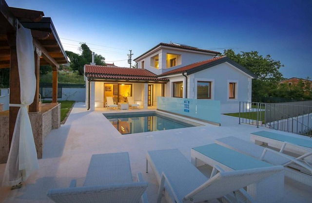 Modern villa with pool and whirlpool in Istria