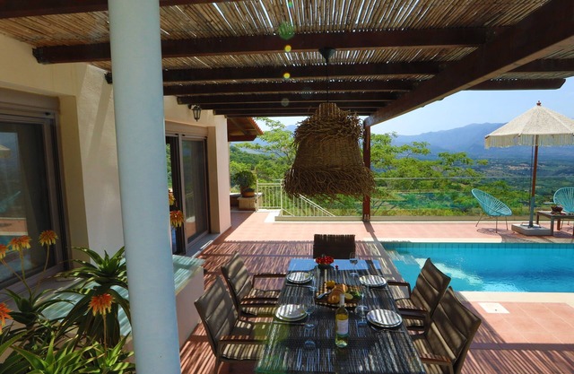 Modern villa with saltwater pool, family-friendly, fantastic views,