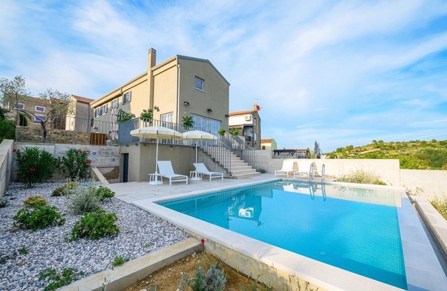 Modern villa with swimming pool - Villa Volare + Cantare