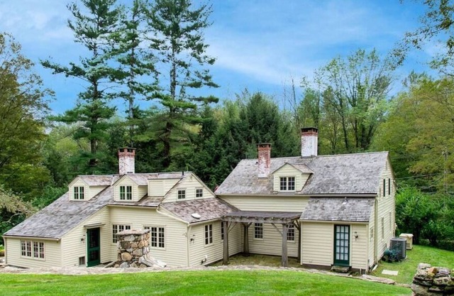 Mohawk Country Manor - Historic Manor near Hammond Beach and 5min fr Mohawk Mt S