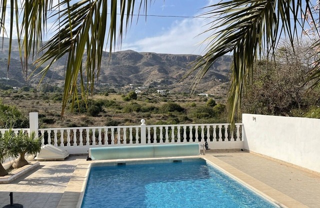 Mojacar, 2 mins walk to beach/restaurants, beautiful detached villa, own pool