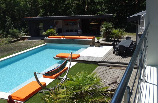 Moliets, 6 bedroom villa with heated pool, pool house, near ocean