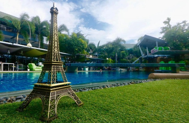 Momento Resort