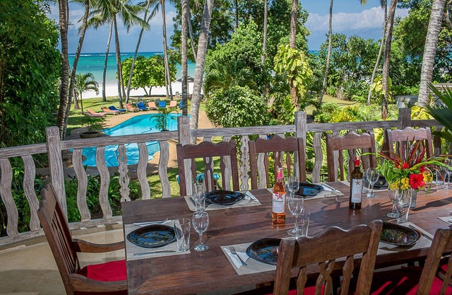 Monkey Beach House, Beachfront, Ocean Views, Shared Pool, Staff Provided