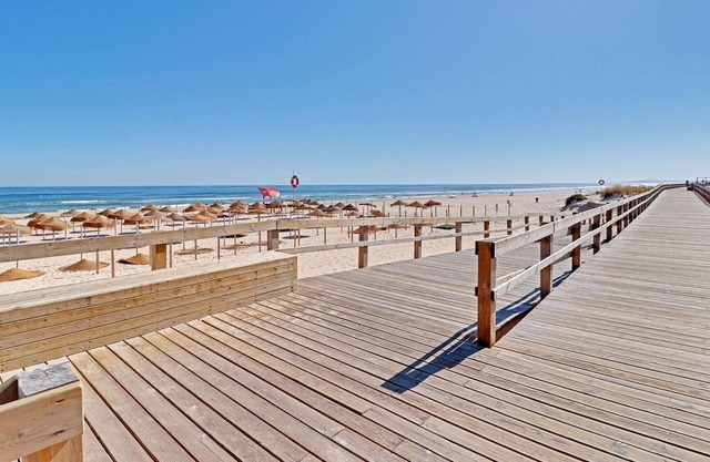 Monte Gordo Beachview 2 by Homing