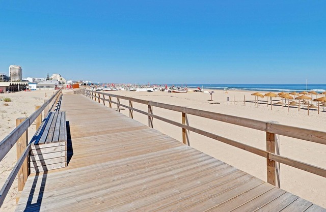 Monte Gordo Downtown by Homing