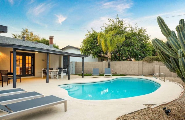 Monte Vista | Free Heated Pool | Close to Old Town