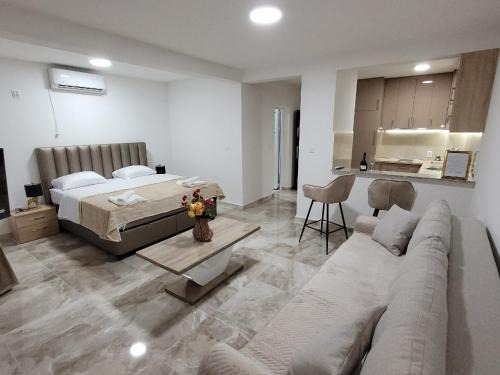 Montenegro Apartments Phoenix With Pool