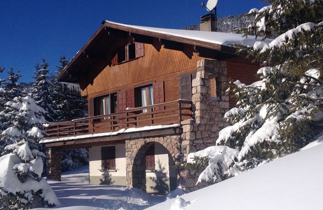 Montgenèvre - Chalet in front of Chalmettes chair lift/ticket office