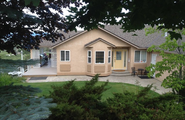 Monthly 2 bedroom 1 bath amazing Orchards Okanagan Lake Kelowna City Views