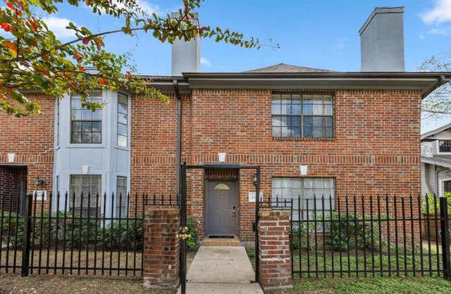 Montrose 2-Unit Retreat 4BR Sleeps 20 Near DT