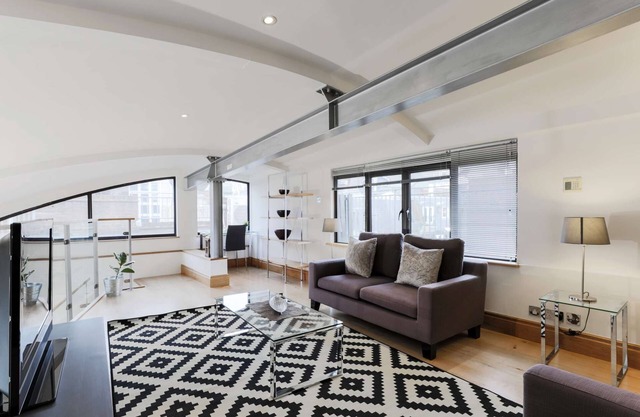 Monument by Excel Apartments, London – Perfect for Short Lets and Corporate Stays