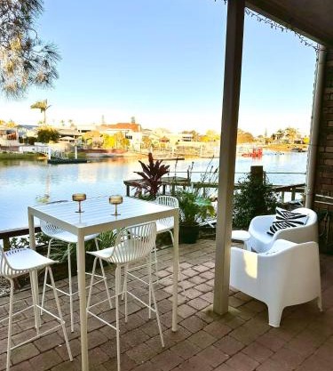 Mooloolaba Coastal Canal Villa