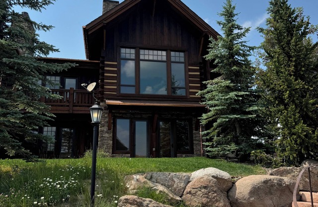 MOONLIGHT BASIN, BIG SKY MONTANA - RUSTIC TIMBERS MOUNTAIN RETREAT SKI IN/OUT