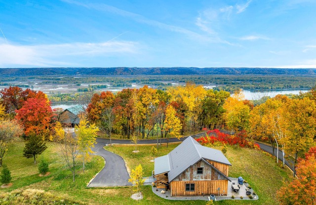 Moonlight Ridge Sleeps 6 HOT TUB