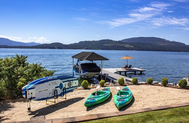Moose Manor Lake House