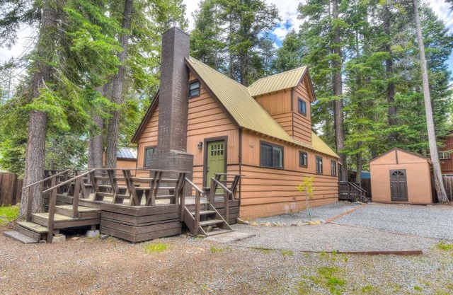 Moose Manor w/BBQ | Near Tahoe Hiking!