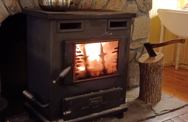 Moose Pond Private Lakefront Cabin - cozy and convenient!