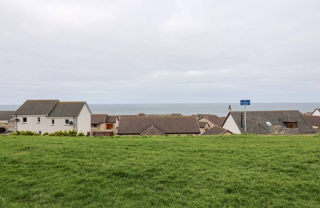 MORAY VIEW, pet friendly, country holiday cottage in Macduff