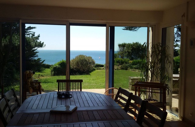 Morbihan, seafront, beach access, 1 km from the center of Saint Gildas de Rhuys