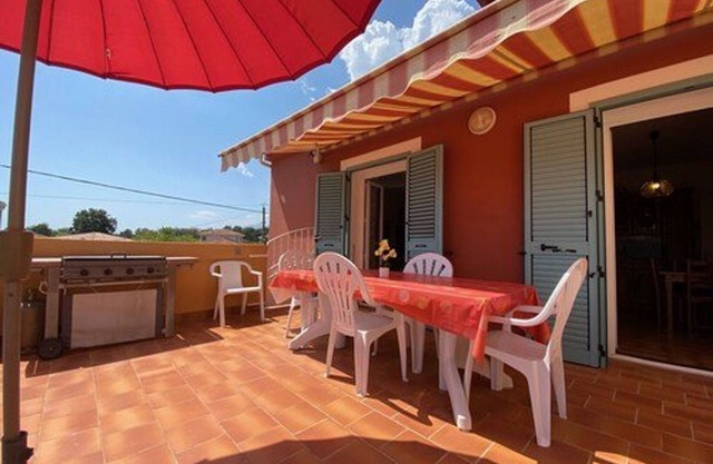 MORIANI PLAGE: 3BR Apt, 6 guests, AC, parking, close to beach